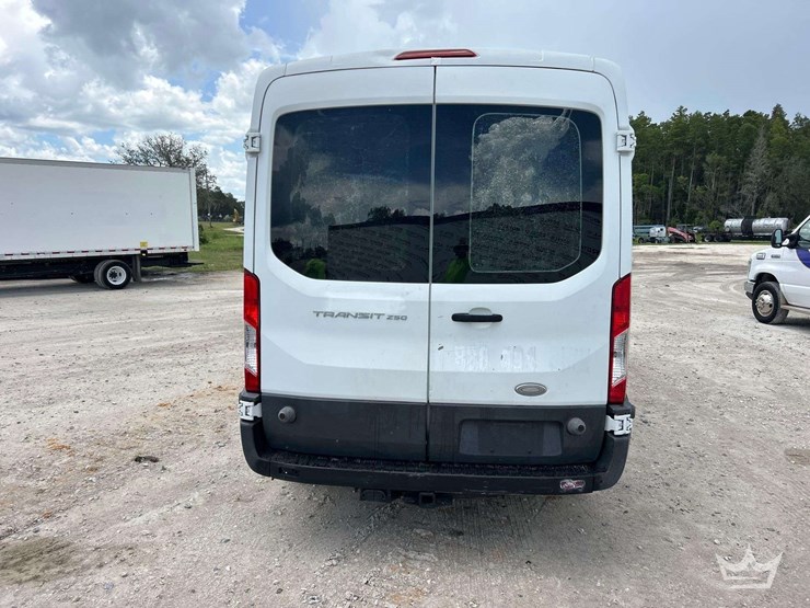 2015-ford-transit-image-19