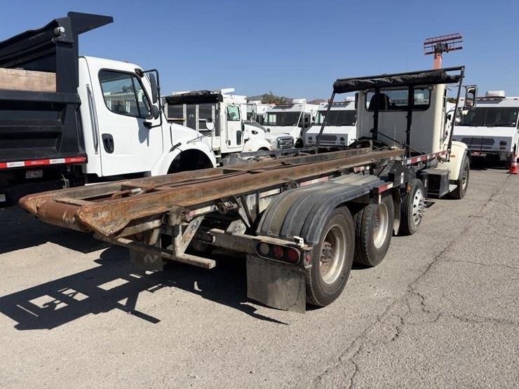 2015-peterbilt-365-image-3
