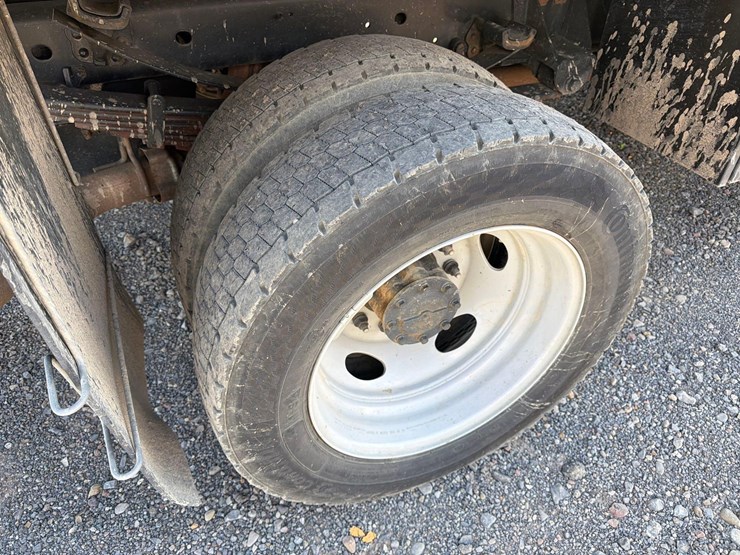 2024-ford-f550-image-9