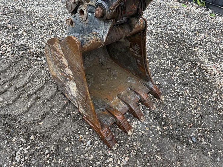 2019-kubota-kx040-image-8