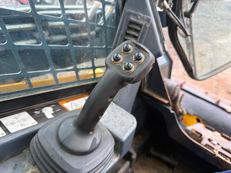 deere-326e-image-19
