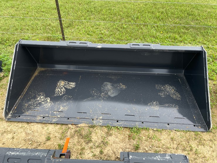 #2031-•-new-wolverine-skid-steer-84"-bucket-image-2
