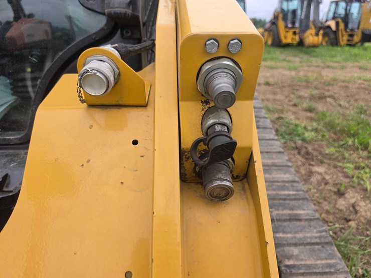 2022-caterpillar-289d3-image-19