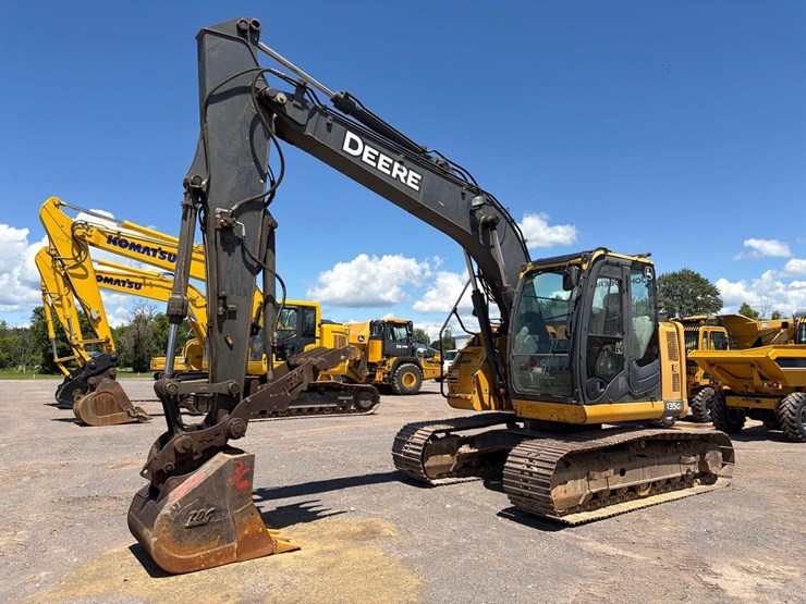 2019-deere-135g-image-3