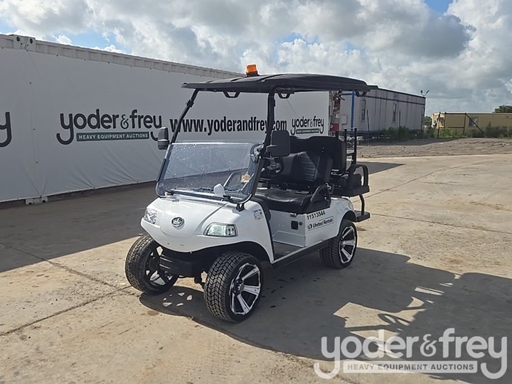 2022-evolution-classic-4-pro-electric-cart-4-seater-image-1