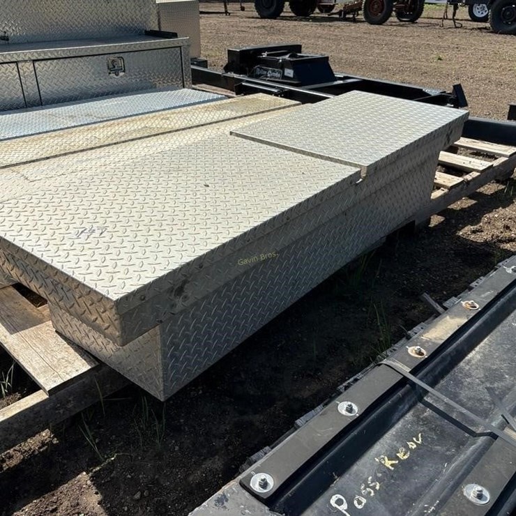 Diamond plate Truck Toolbox