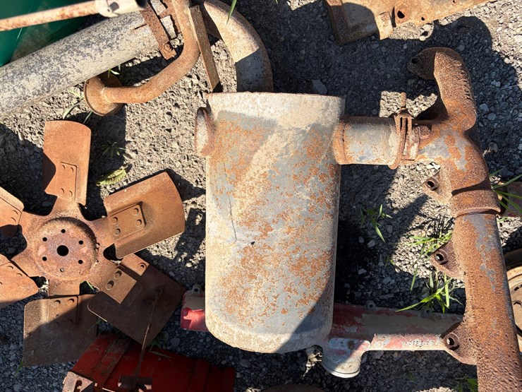 #8353-•-international-tractor-parts-image-12