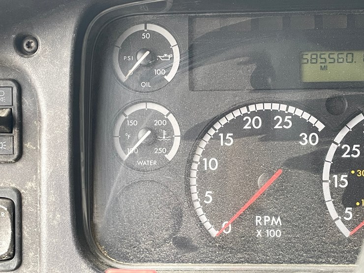 #100-•-2005-freightliner-corp-business-class-m2-straight-truck-(has-wi-title)-image-56