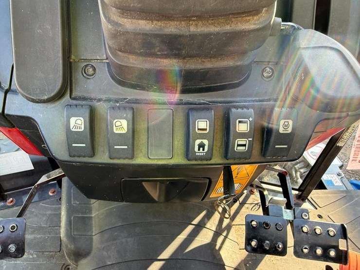 2019-massey-ferguson-4710-image-23
