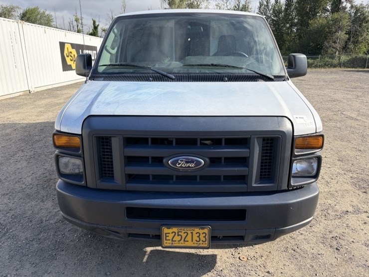2013-ford-e350-image-8