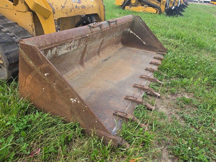 2021-caterpillar-299d3-image-15