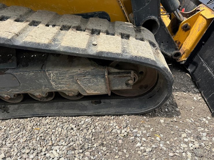 2023-deere-333g-image-14