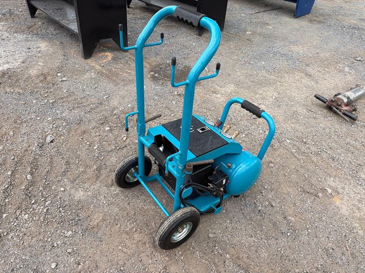 new-makita-3-hp-air-compressor---mac5200--1-yr-factory-warranty-new-support-equipment-image-3
