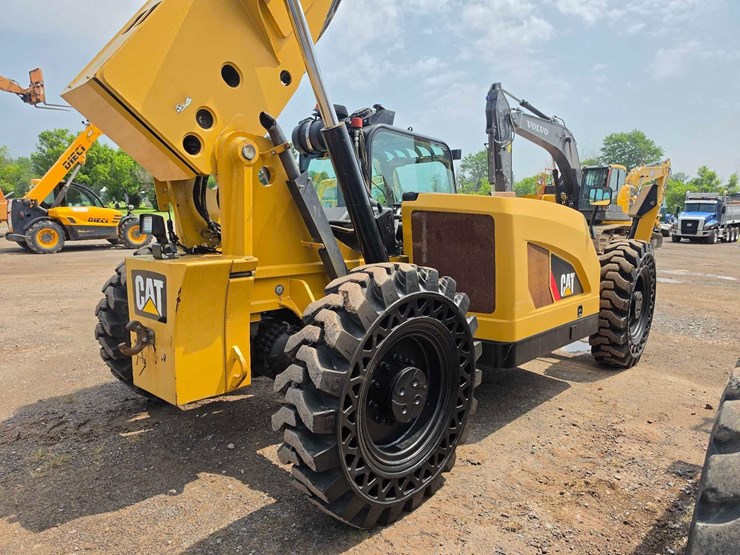 caterpillar-tl1055-image-4