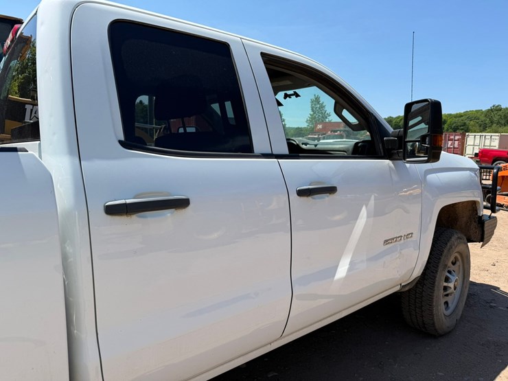 2019-chevrolet-2500hd-image-26