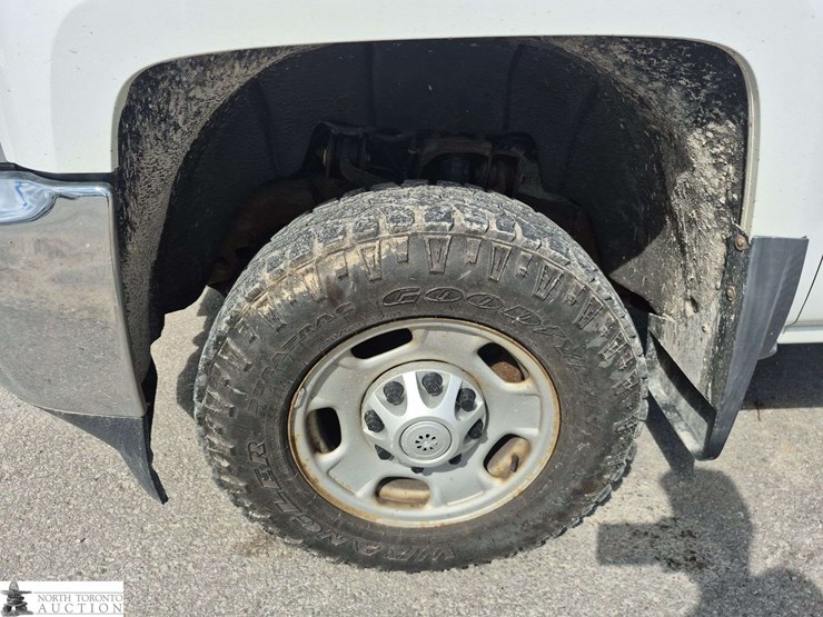2017-chevrolet-silverado-2500hd-image-21