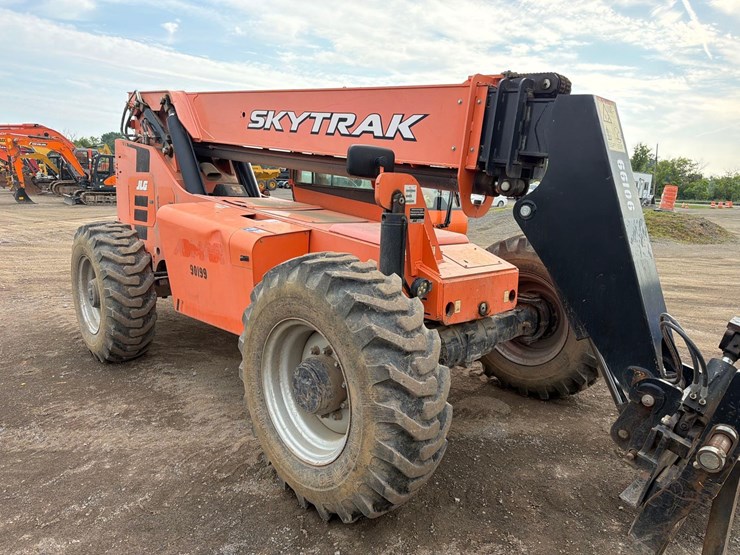 2016-sky-trak-8042-image-3