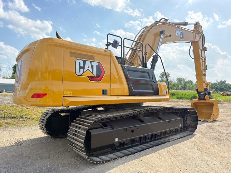 2023-caterpillar-340-image-6