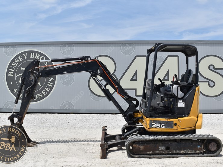 2020-deere-35g-image-2