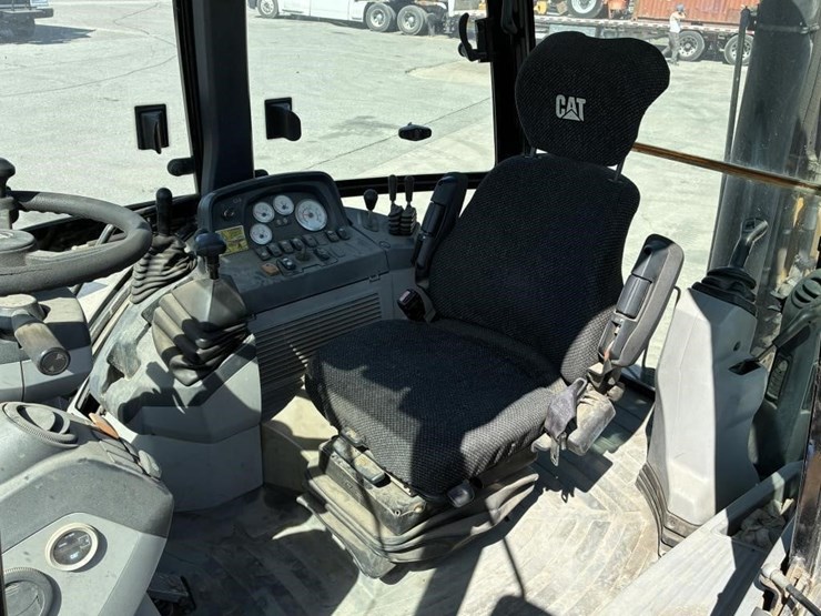 2014-caterpillar-430e-image-28