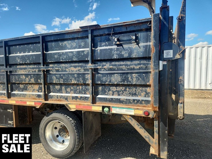 2021-ford-f550-image-40
