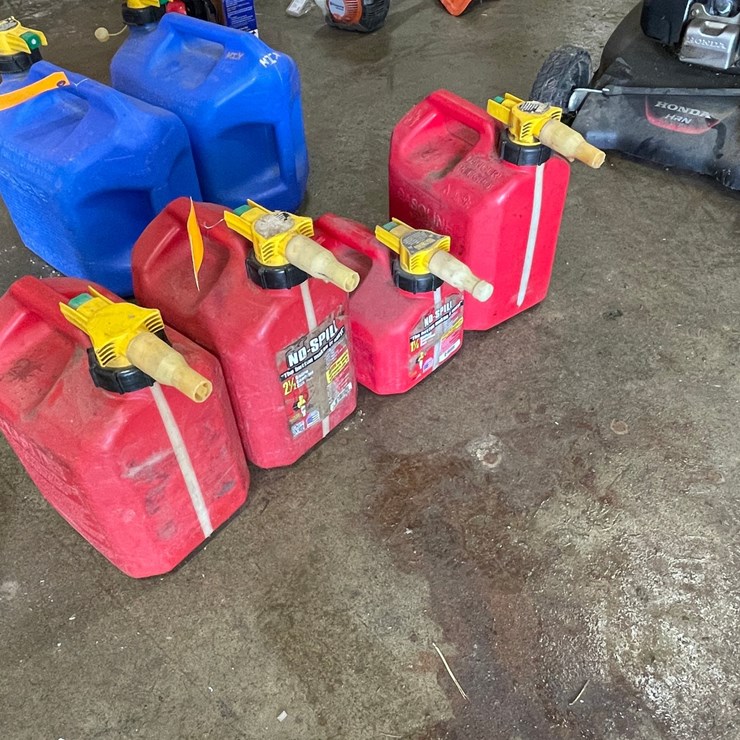 #7928 • (4) No-Spill Plastic Gas Cans
