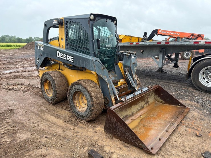 deere-326e-image-3