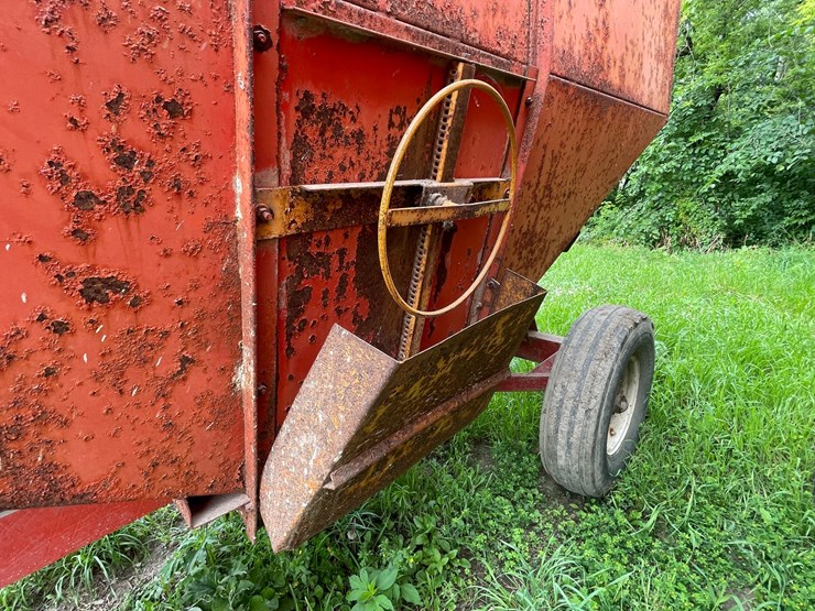 #8315-•-knowles-g900-feed-wagon-gravity-box-image-13