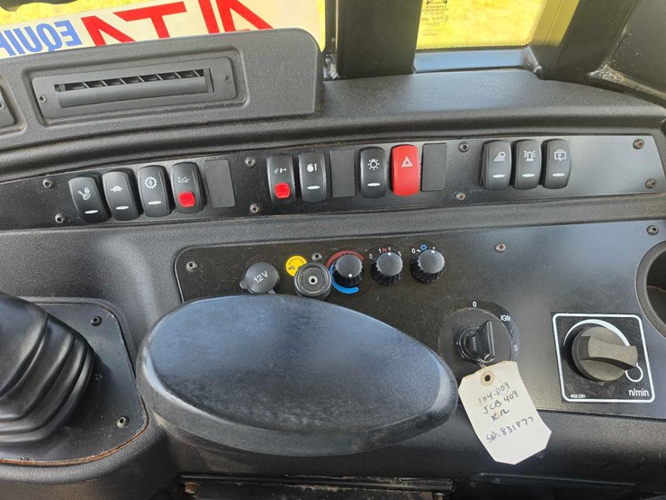 2021-jcb-409-image-18