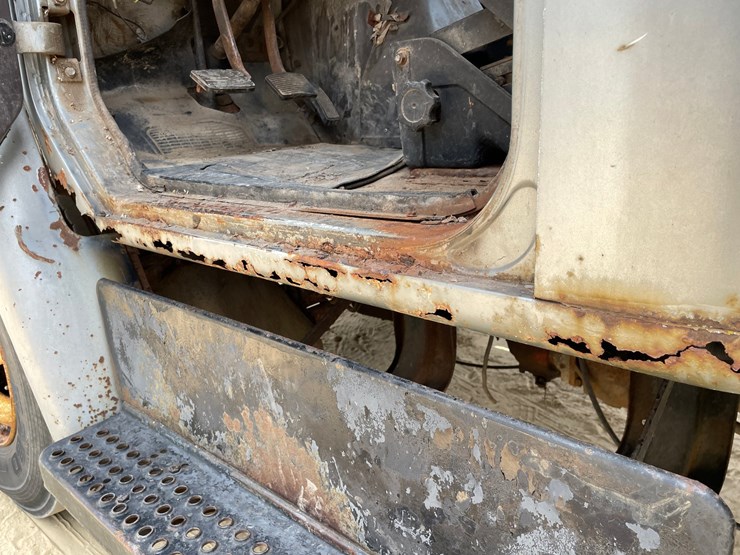 #204-•-1988-international-straight-truck-(has-wi-title)-image-35
