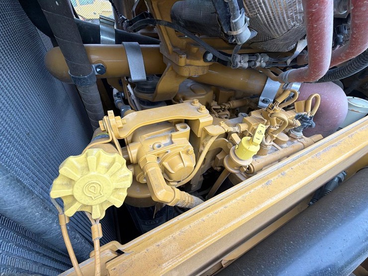 2026-caterpillar-d6-image-29