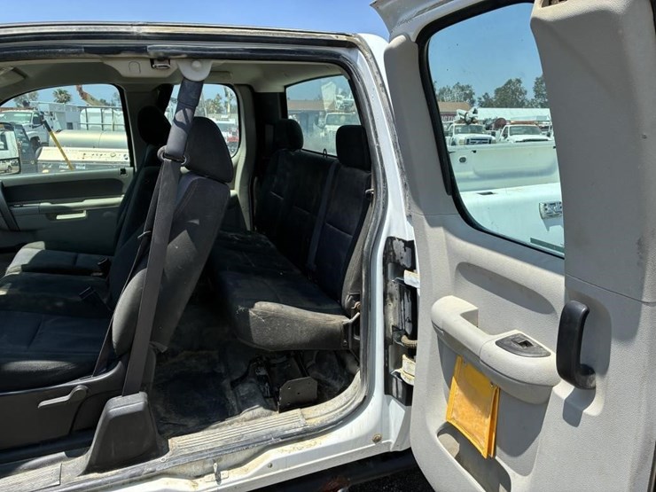 2012-gmc-sierra-2500-image-17