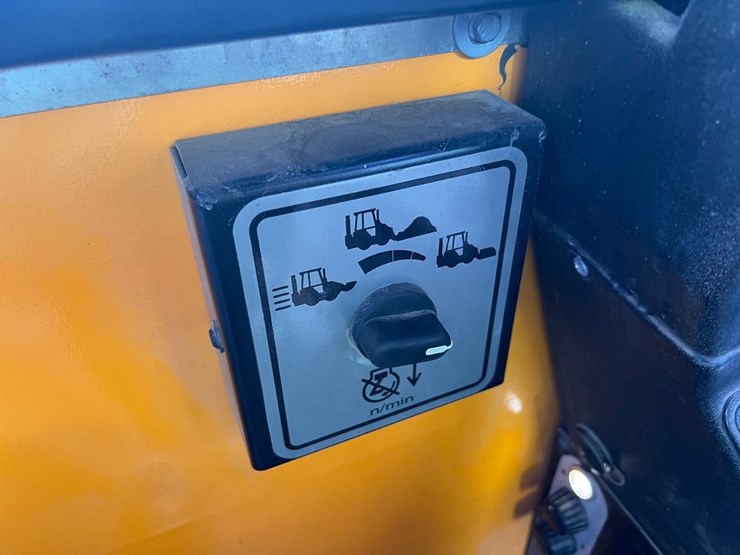 2022-jcb-1cxt-image-22