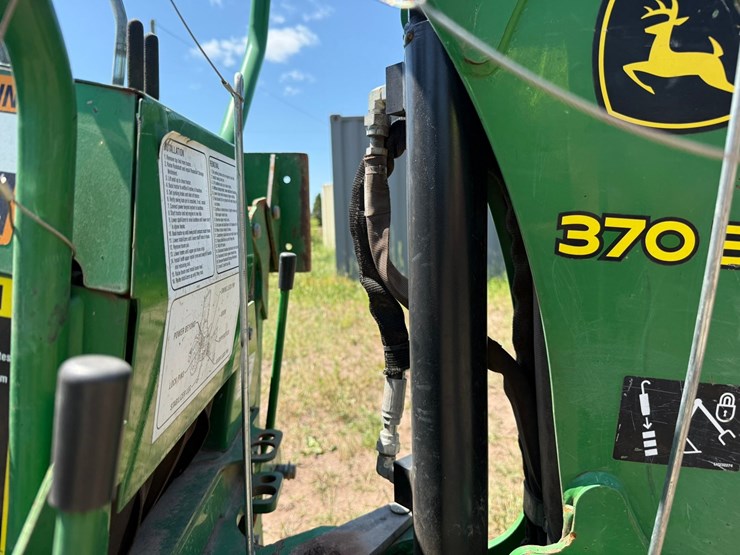 john-deere-3032e-image-44
