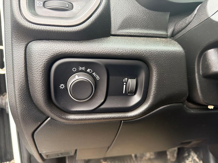 2022-dodge-3500-image-16