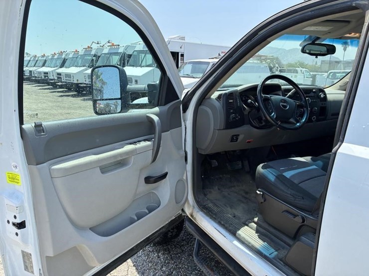 2012-gmc-sierra-2500-image-18