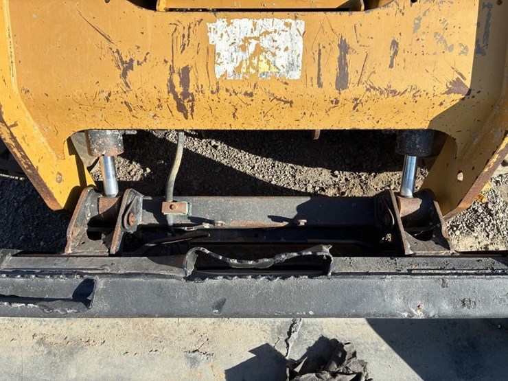 2015-caterpillar-262d-image-8