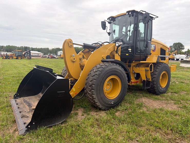 2025-caterpillar-926-image-3