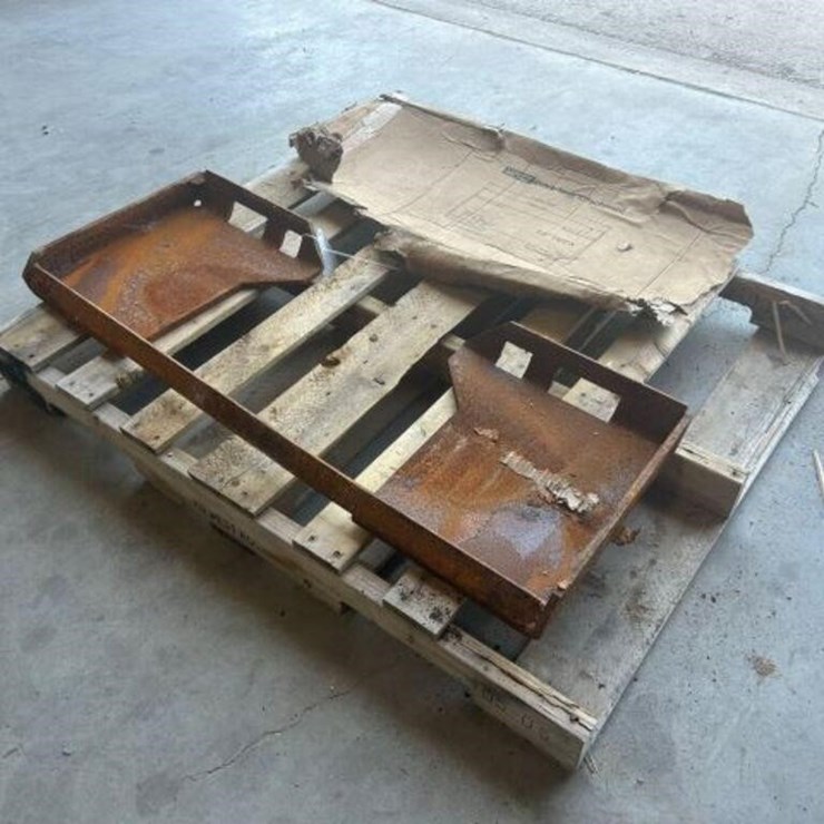 UNUSED Q/C Skid Steer Mount Plate