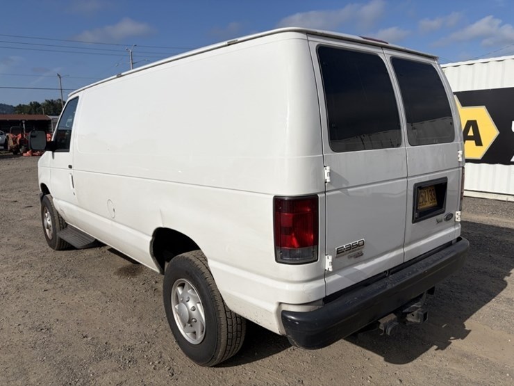 2013-ford-e350-image-6