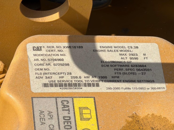 2023-caterpillar-340-image-30