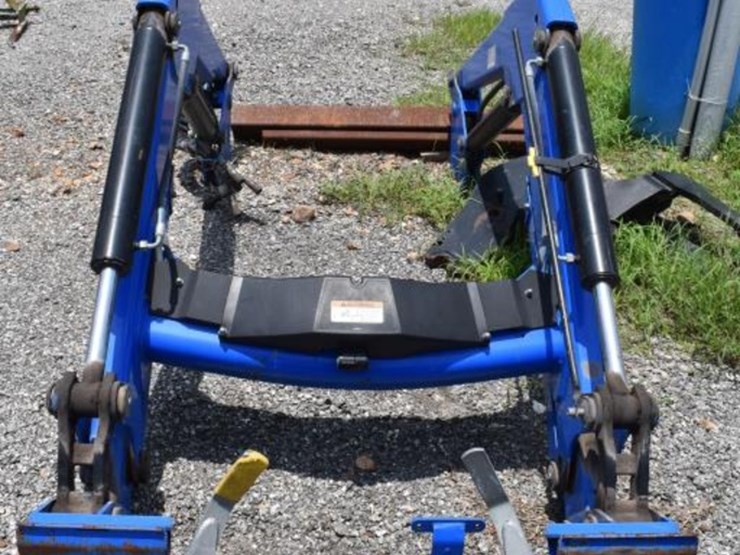 new-holland-825tl-image-3
