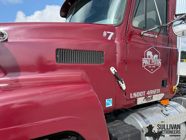 2000-mack-ch600-image-11