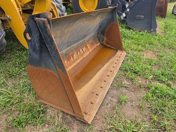 2022-caterpillar-906m-image-13