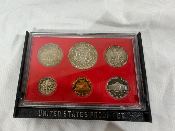 #40044-•-(10)-u.s.-mint-coinsets-from-1980's-image-21