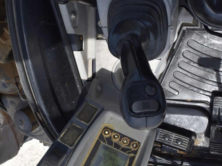 2020-deere-35g-image-46