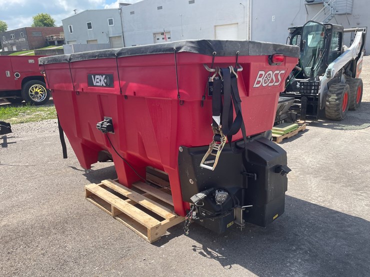 #4886-•-boss-vbx+-9000-poly-salt-spreader-image-5