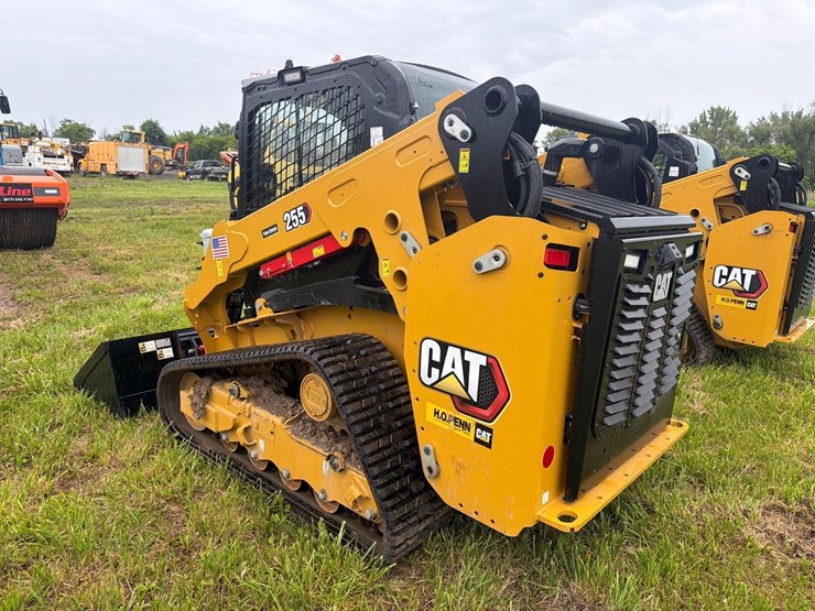 2026-caterpillar-255-image-6