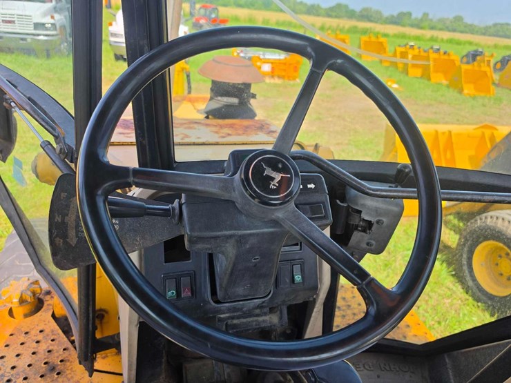 deere-410d-image-16