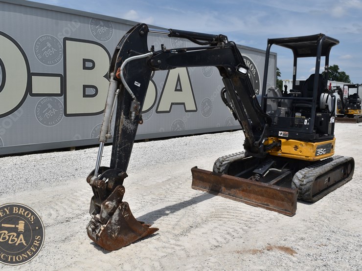 2020-deere-35g-image-1
